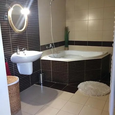 Korona Apartment *